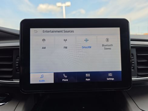 Used 2023 Ford Explorer XLT w/ Equipment Group 202A AWD/4WD image 24