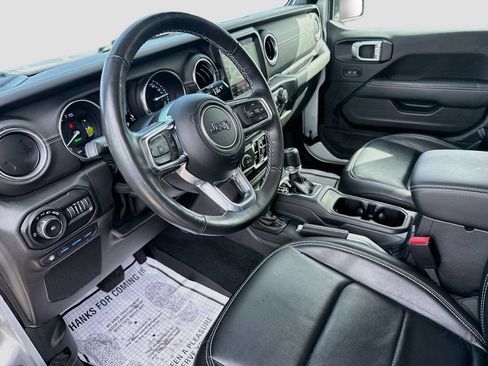 Used 2022 Jeep Wrangler Unlimited Sahara w/ Cold Weather Group AWD/4WD image 26