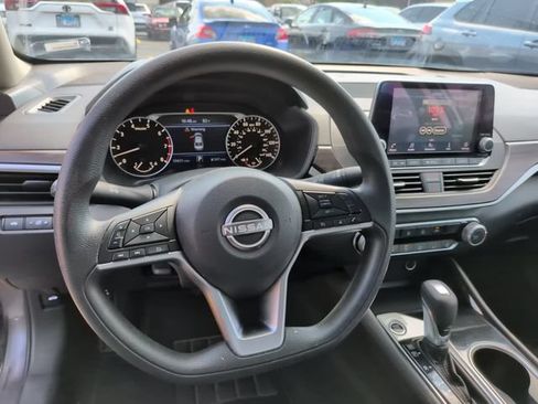 Used 2024 Nissan Altima 2.5 SV FWD image 23