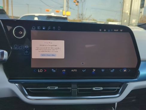 New 2026 Chevrolet Equinox EV LT image 19