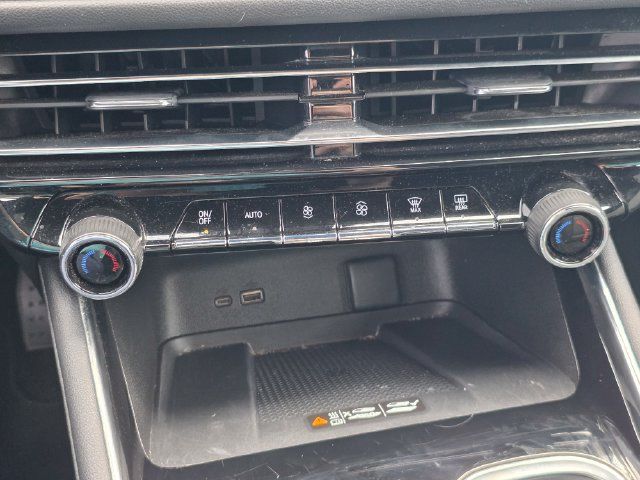 Used 2026 Chevrolet Traverse LT FWD image 24