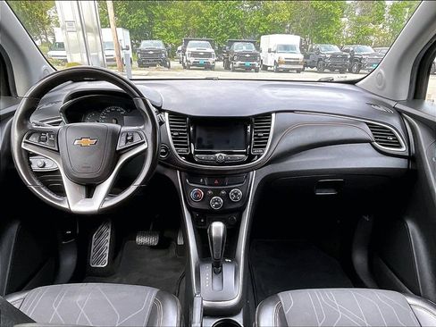 Used 2020 Chevrolet Trax LT w/ LT Convenience Package AWD/4WD image 21