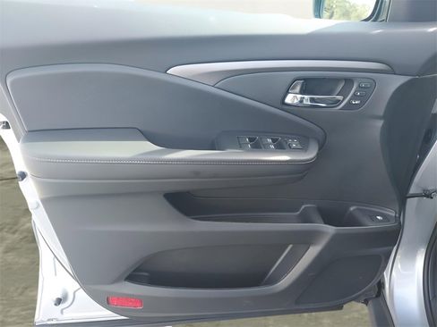 Used 2025 Honda Ridgeline RTL image 18