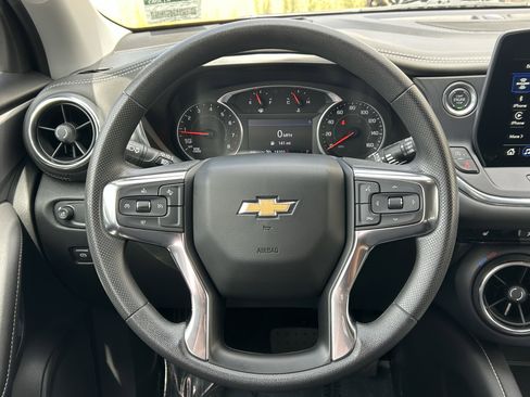 Used 2025 Chevrolet Blazer LT FWD image 18