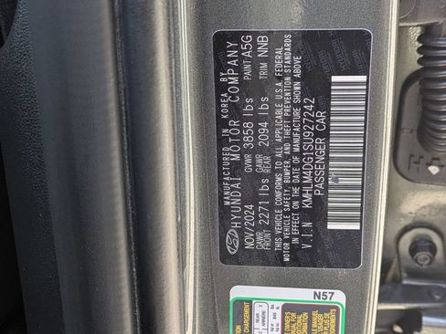 Used 2025 Hyundai Elantra Sport FWD image 31