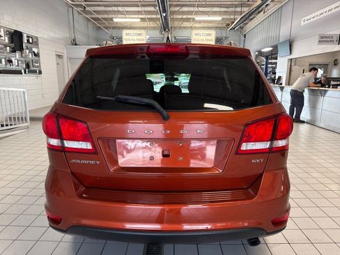 Used 2012 Dodge Journey SXT w/ Flexible Seating Group FWD image 4