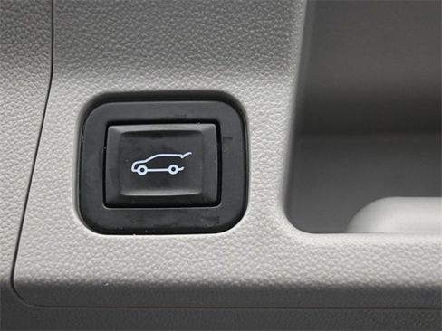 Used 2020 GMC Acadia SLE w/ Driver Convenience Package image 16