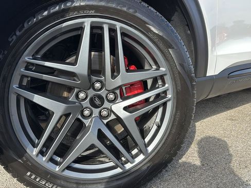 Used 2025 Ford Explorer ST-Line w/ Premium Package image 9