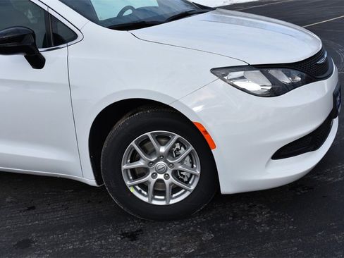 New 2026 Chrysler Voyager LX image 3