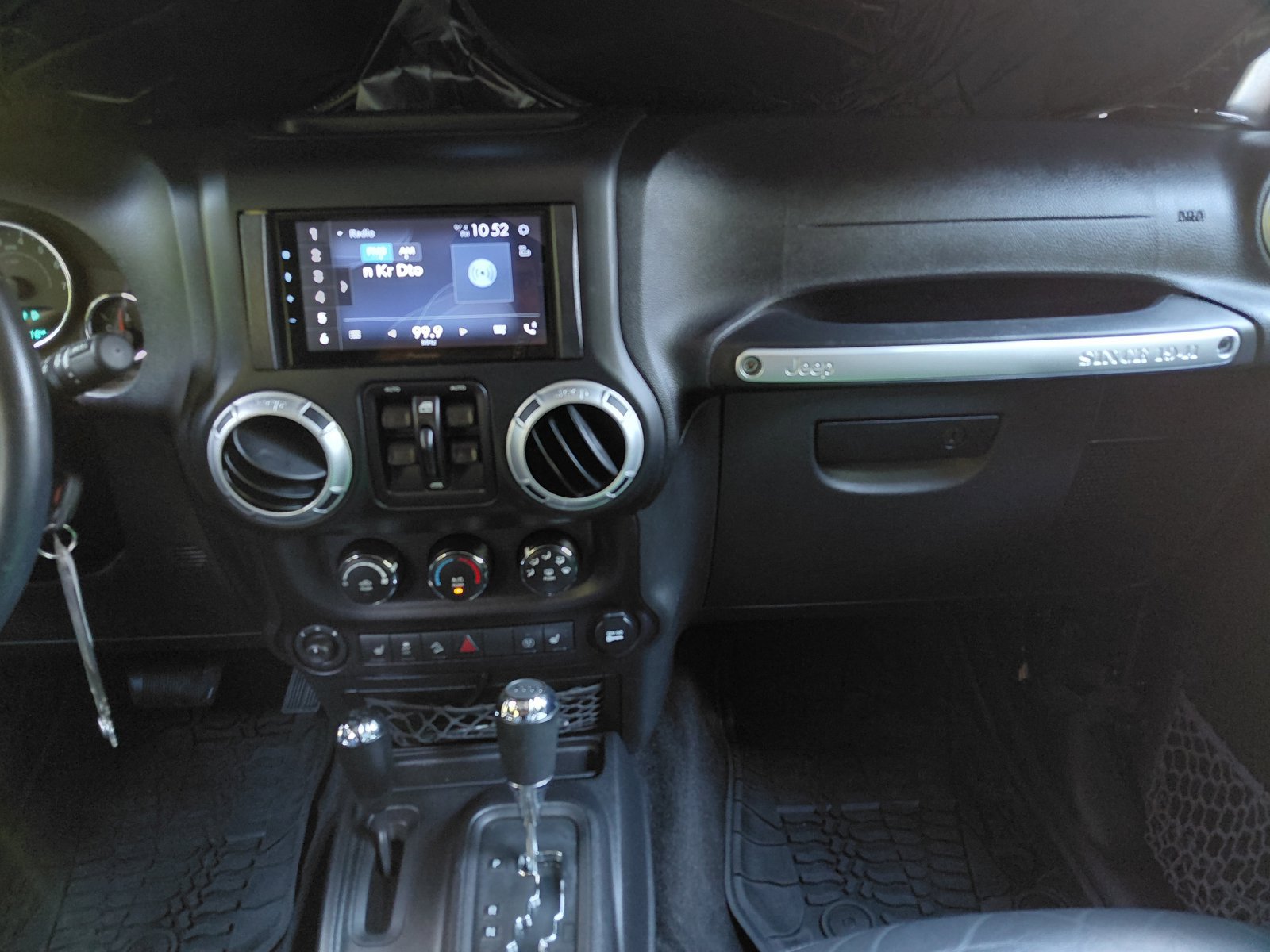 Used 2015 Jeep Wrangler Unlimited Sahara w/ Dual Top Group AWD/4WD image 3