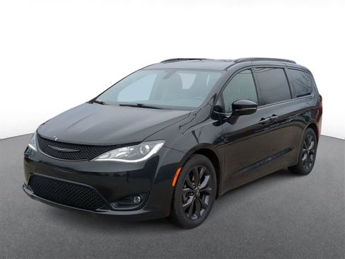 Certified 2019 Chrysler Pacifica Limited w/ S Appearance Package image 4