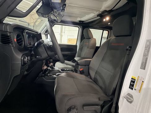 Used 2025 Jeep Wrangler Unlimited Rubicon AWD/4WD image 22