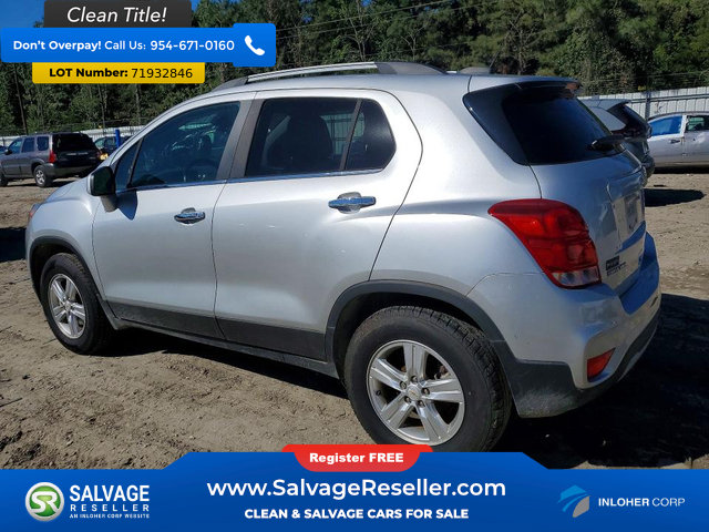 Used 2020 Chevrolet Trax LT w/ LT Convenience Package AWD/4WD image 3