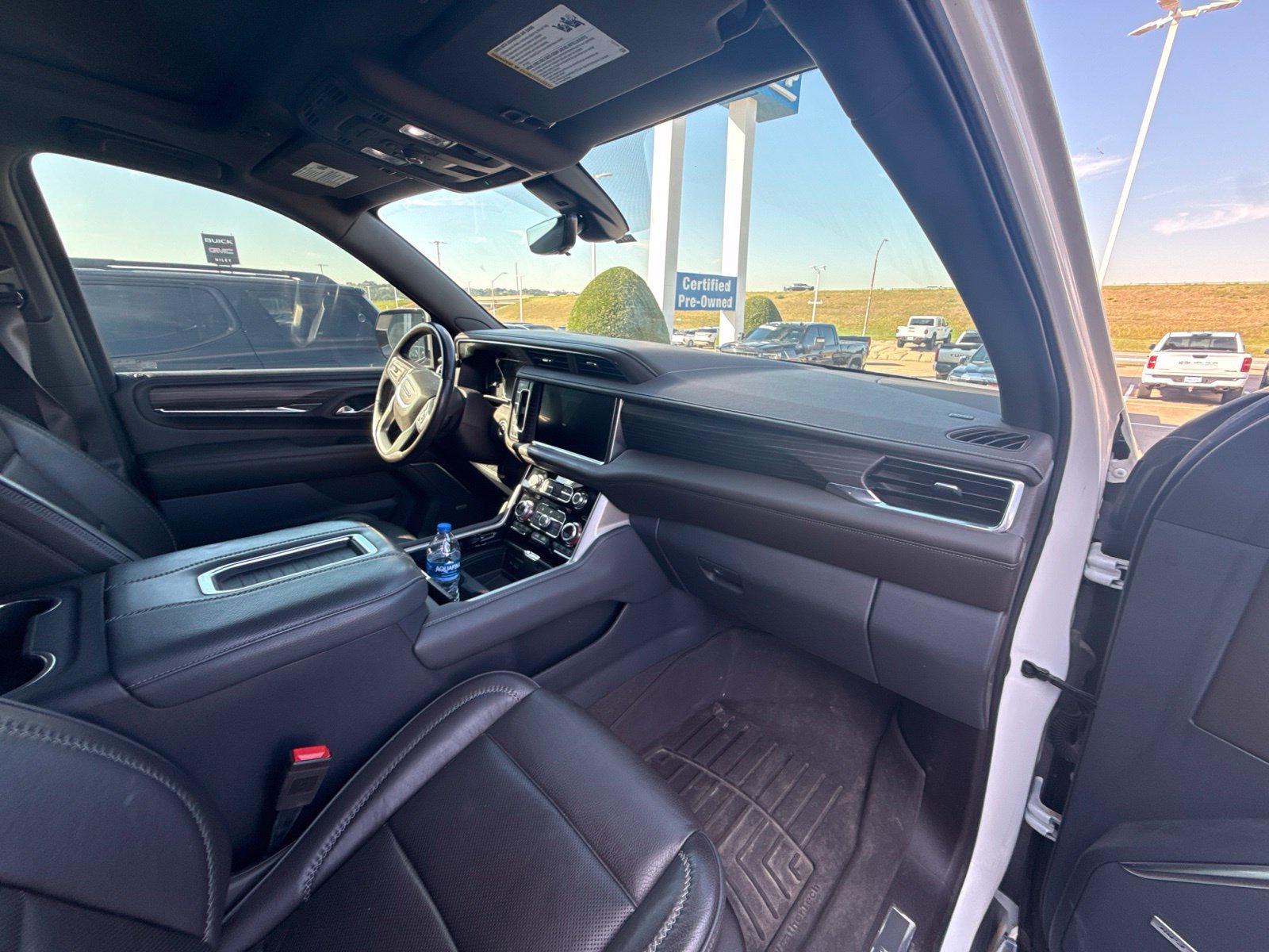 Used 2021 GMC Yukon Denali w/ Denali Premium Package AWD/4WD image 14