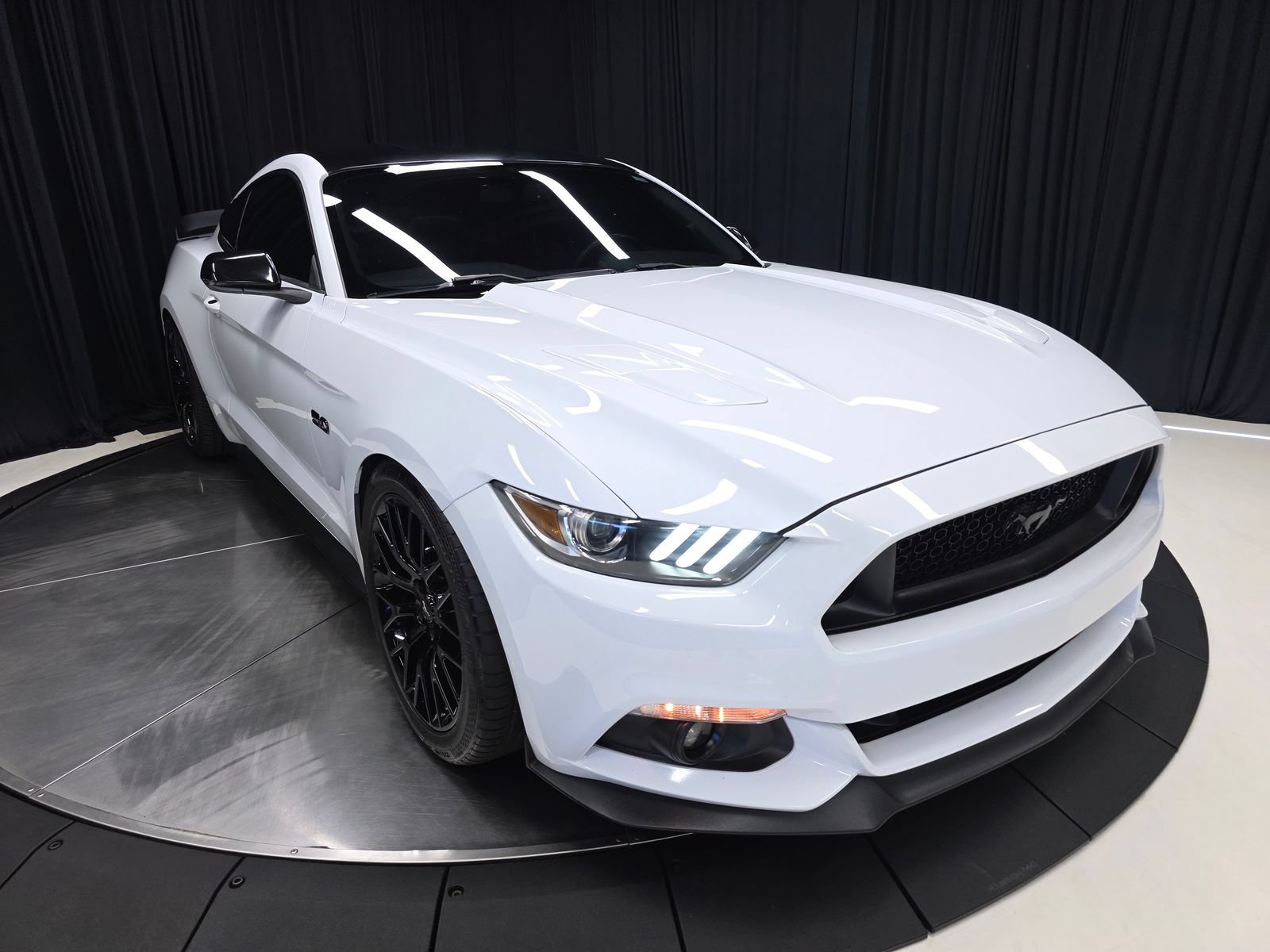 Used 2017 Ford Mustang GT Premium w/ GT Performance Package RWD image 8