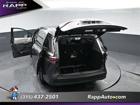 Used 2022 Toyota Sienna XLE image 29