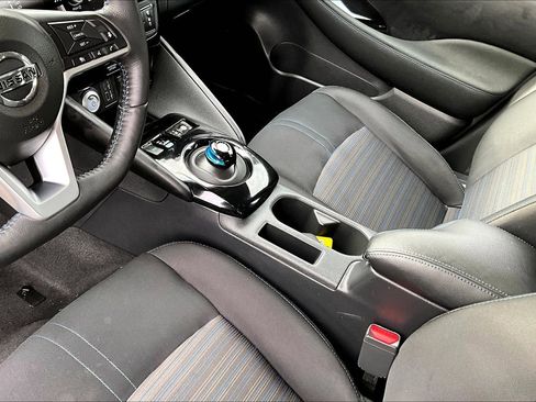 Used 2022 Nissan Leaf SV image 17