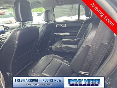 Used 2024 Ford Explorer XLT w/ Equipment Group 202A AWD/4WD image 3