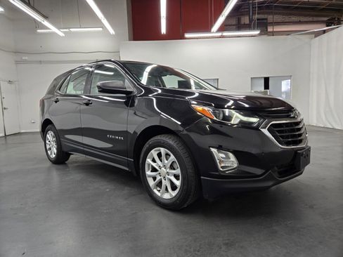 Used 2019 Chevrolet Equinox LS w/ LPO, Cargo Package FWD image 4