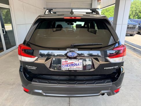 Used 2019 Subaru Forester Premium AWD/4WD image 8