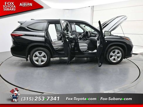 Used 2023 Toyota Highlander LE AWD/4WD image 37
