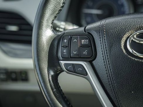 Used 2018 Toyota Sienna XLE Premium image 33