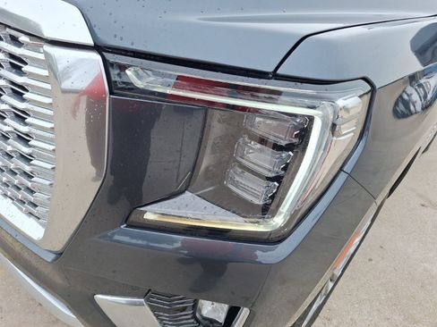 Used 2021 GMC Yukon Denali w/ Denali Premium Package AWD/4WD image 10