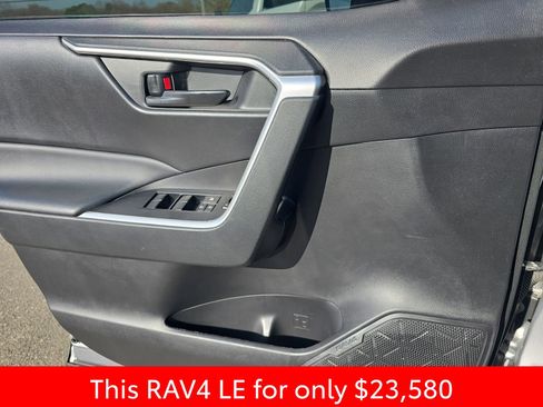 Used 2022 Toyota RAV4 LE image 31