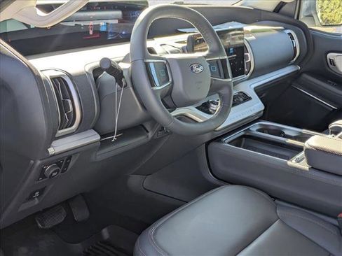 New 2025 Ford Expedition Active image 10