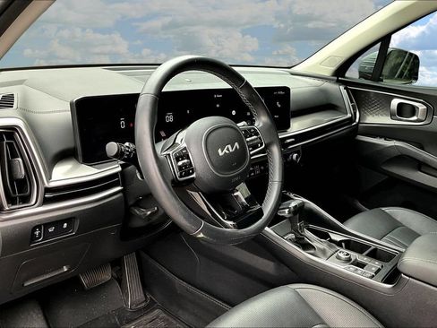 Used 2025 Kia Sorento EX w/ Panoramic Sunroof Package FWD image 19