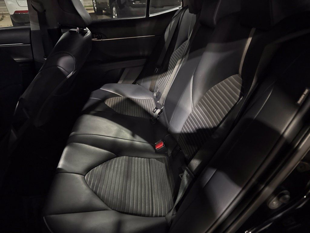 Used 2020 Toyota Camry SE FWD image 14