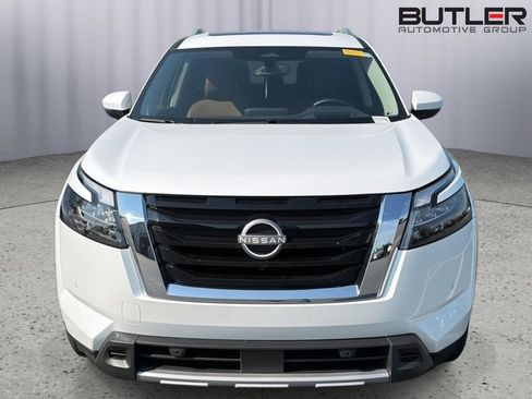 Used 2025 Nissan Pathfinder Platinum FWD image 4