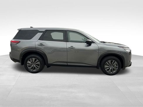 Used 2024 Nissan Pathfinder S image 7