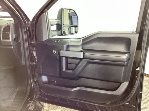 Used 2017 Ford F150 XLT w/ Equipment Group 302A Luxury AWD/4WD image 9