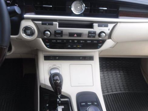 Used 2013 Lexus ES 350 w/ Premium Pkg FWD image 32