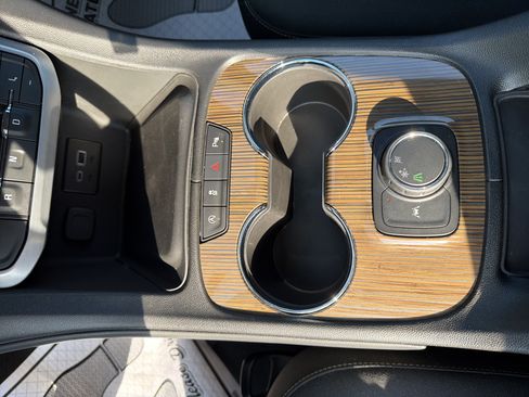 Certified 2023 GMC Acadia SLE image 21