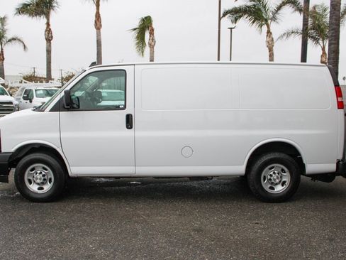 Used 2020 Chevrolet Express 3500 w/ Driver Convenience Package image 5