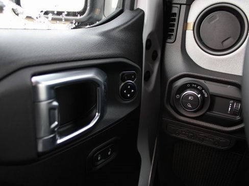 Used 2025 Jeep Gladiator Sport image 26