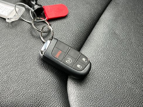 Used 2025 Jeep Compass Limited image 21