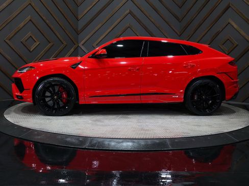 Used 2023 Lamborghini Urus S image 2