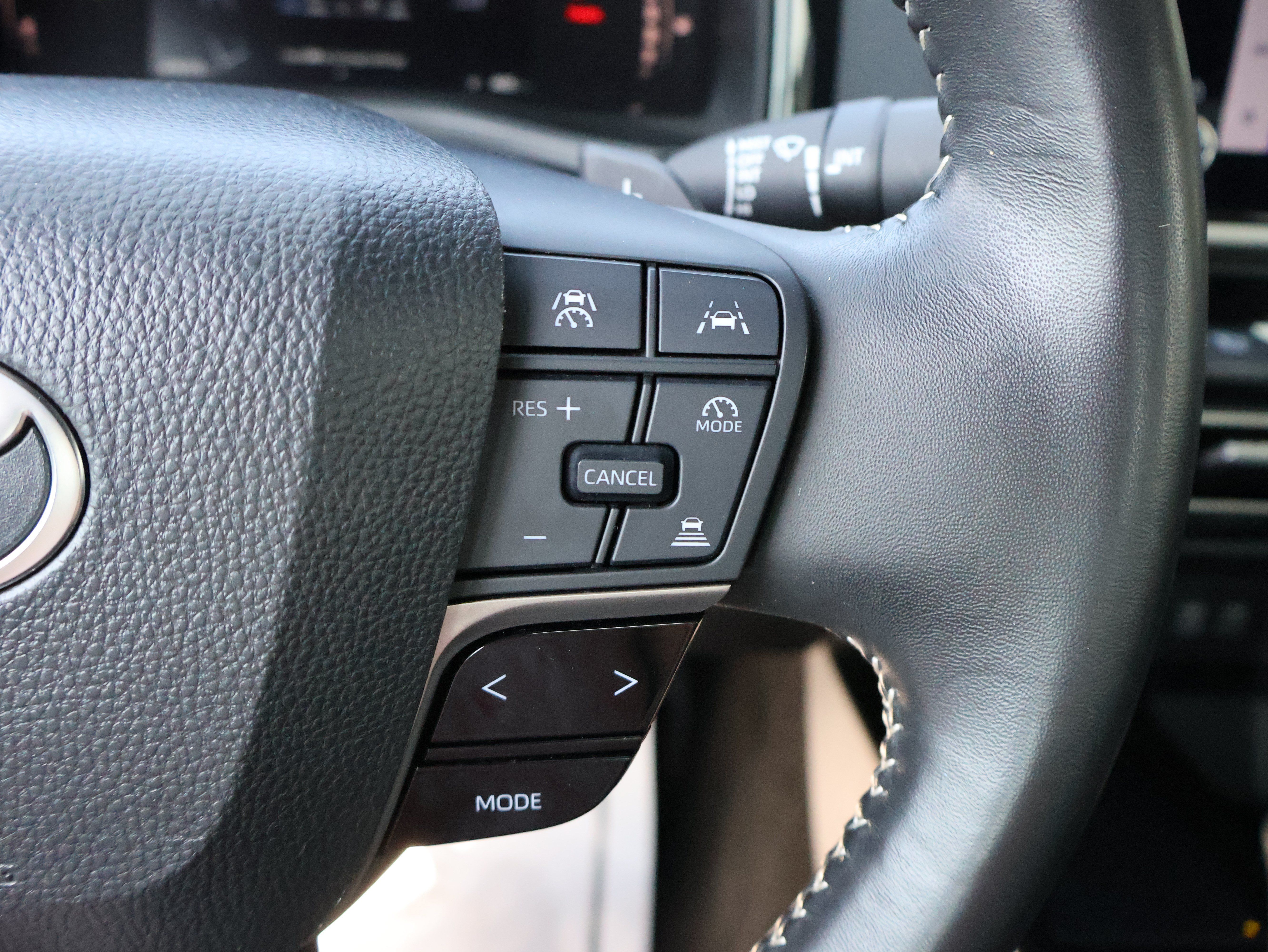 Used 2025 Toyota Camry SE FWD image 25