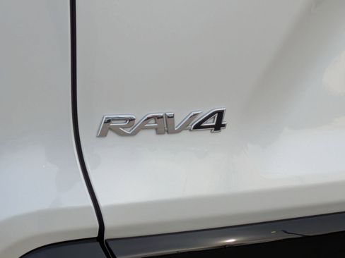 Used 2023 Toyota RAV4 SE w/ Convenience Package image 27