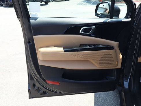 Used 2024 Kia Carnival EX FWD image 18