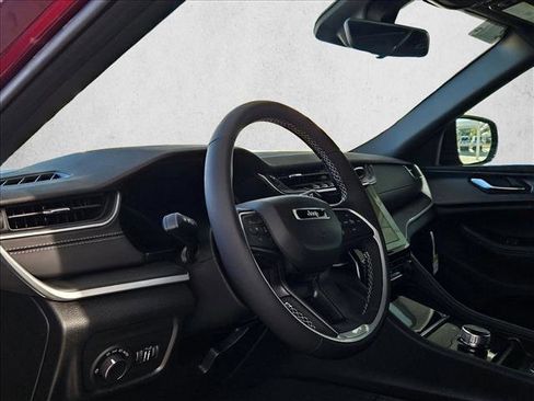 New 2025 Jeep Grand Cherokee Altitude image 3