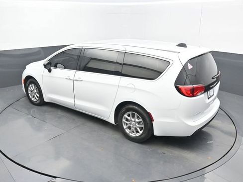 Used 2025 Chrysler Voyager LX FWD image 47