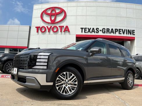 Used 2026 Hyundai Palisade SEL FWD image 2