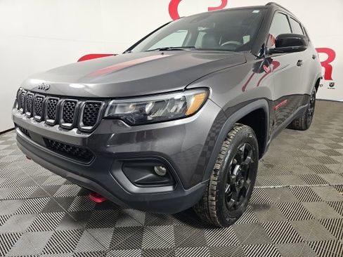 Used 2023 Jeep Compass Trailhawk image 3
