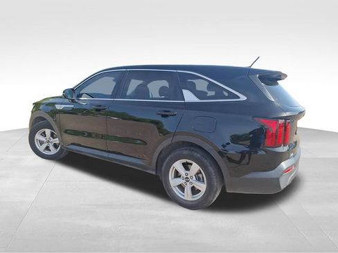 Used 2021 Kia Sorento LX FWD image 5