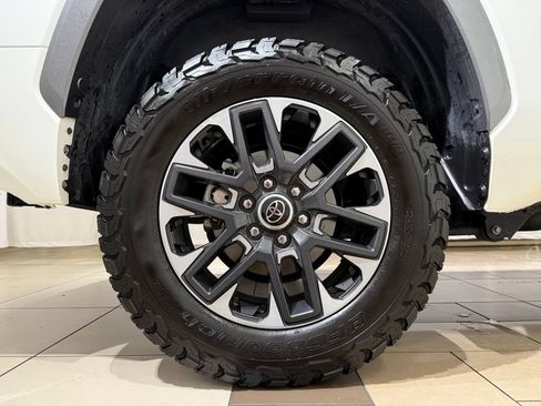 Used 2024 Toyota Tundra Limited AWD/4WD image 9
