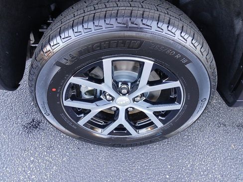 New 2025 Jeep Grand Cherokee L Limited image 19